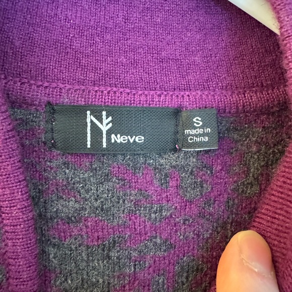 Neve Merino Wool Sweater, Purple with Gray Snowflakes, 1/4 Zip, Size S - Picture 6 of 12